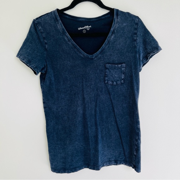 Universal Thread V-neck T-shirt - Picture 2 of 5